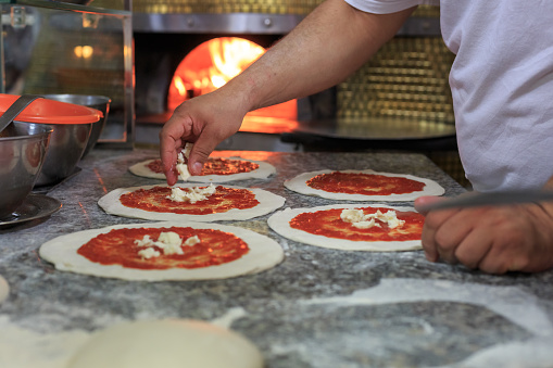 CERCASI PIZZAIOLO